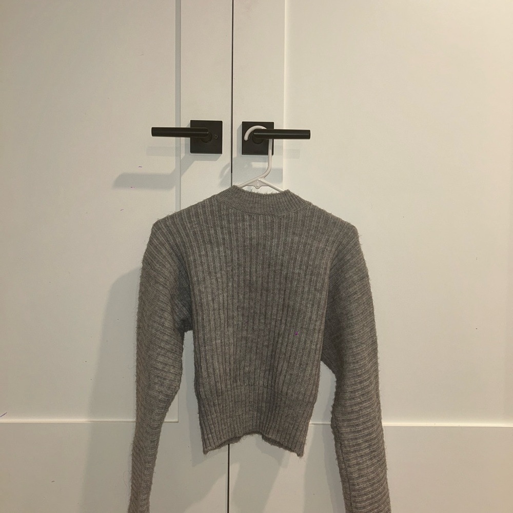 Forever 21 Gray Ribbed Crew Neck Sweater